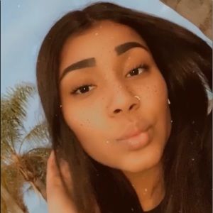 Meet your Posher, Claudia